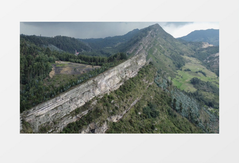 巍峨的山脉和山川上的树木实拍视频素材