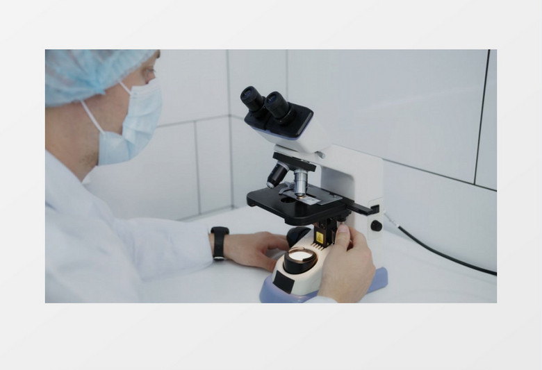 科研人员使用显微镜进行科学研究实拍视频素材