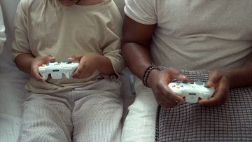 打游戏视频小孩 800x450a80a121