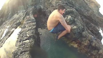 海滩极限运动跳水男子实拍视频素材