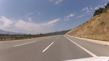 高清快速拍摄交通公路自驾开车旅行行驶在高速公路上实拍视频素材