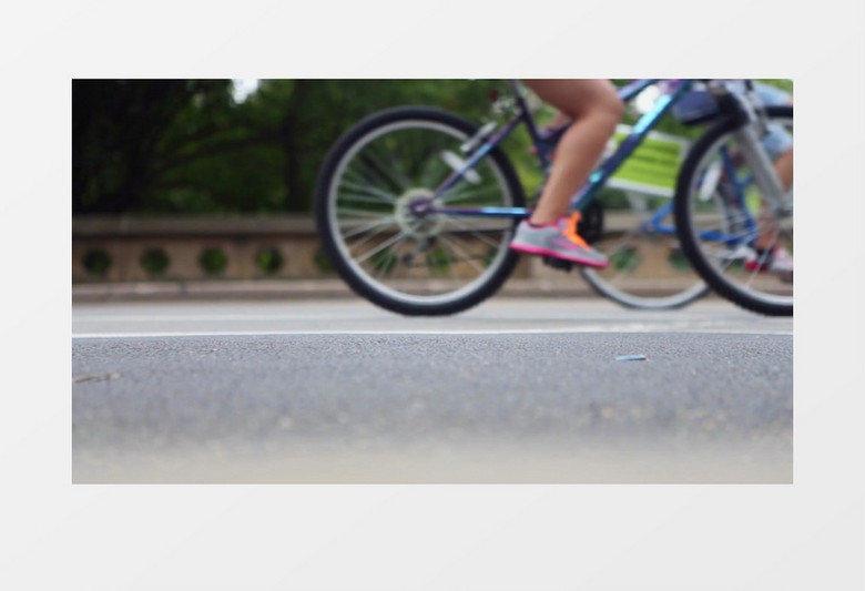 高清实拍路上不断奔走的人和自行车爱好者们实拍视频素材