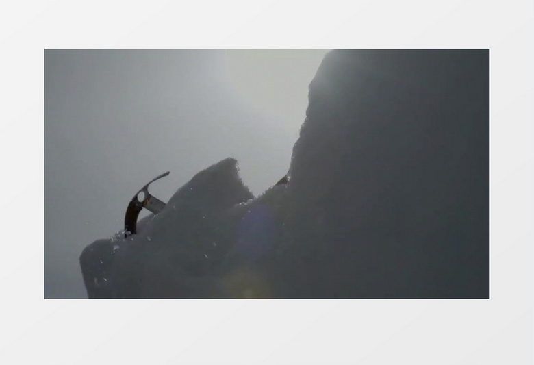 近距离拍摄攀登雪山冰川寒冷危险实拍视频素材