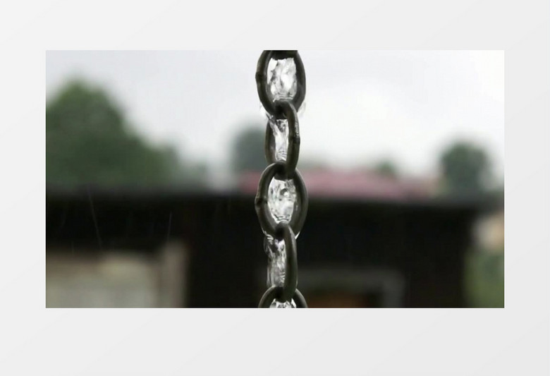 高清实拍在连绵的小雨天气中一道铁索上奇特的水柱实拍视频素材