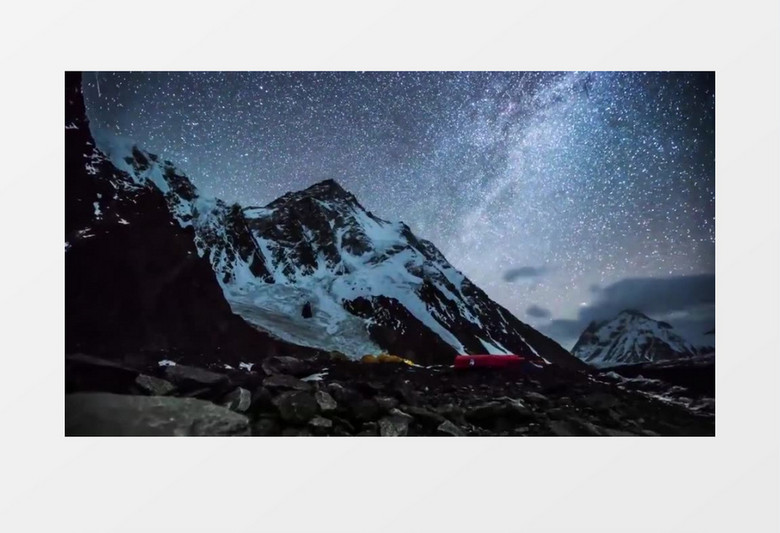 雪山顶端炫酷的银河和山下别致的景观动画视频素材