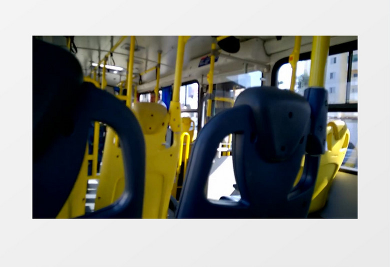 公交车内后面侧面视角拍摄车不断晃动前行实拍视频素材