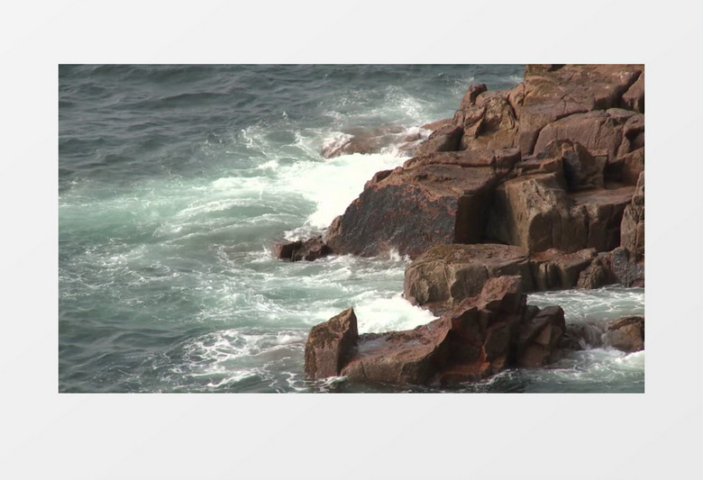 局部特写拍摄海浪拍打岸边礁石岩石汹涌澎湃实拍视频素材