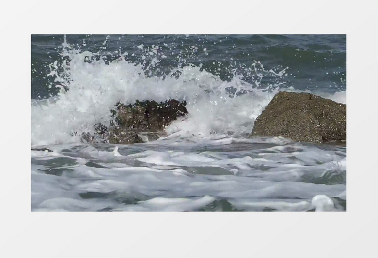 大海海浪拍打岩石实拍视频素材