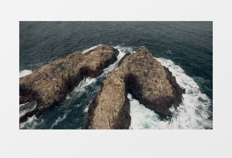 高清实拍海浪拍打着礁石形成的美丽浪花实拍视频素材