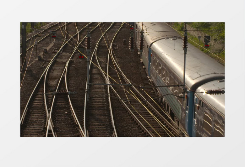 高清实拍铁路铁轨及一列行驶中的火车实拍视频素材