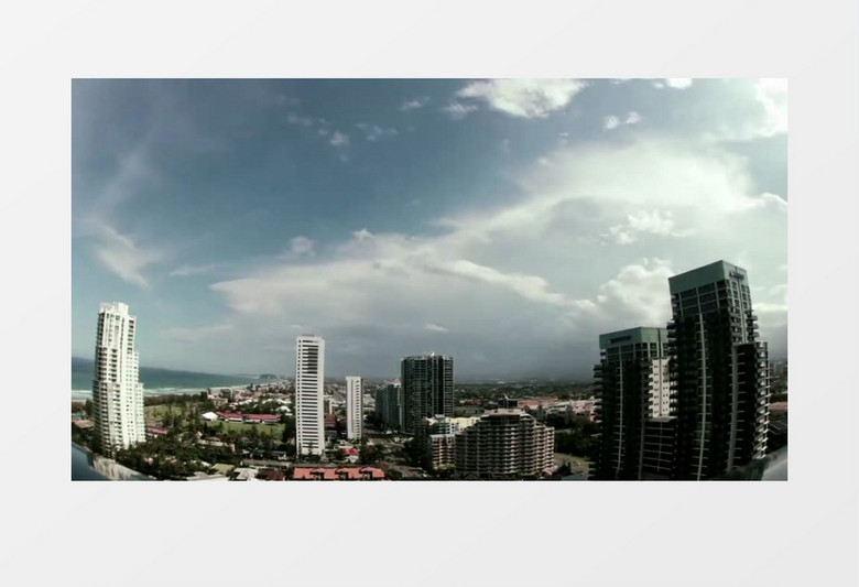 澳大利亚黄金海岸的城市的摩天大楼上云朵延时摄影实拍视频