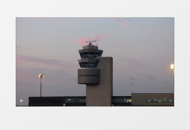 城市交通枢纽机场航空通讯控制器实拍视频素材