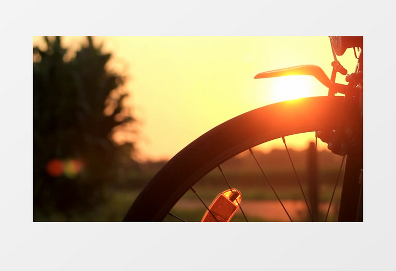 模糊散景拍摄黄昏傍晚自行车车轮实拍视频素材