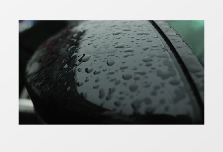 小雨中的汽车后视镜实拍视频素材