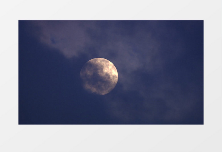 多云飘过的月亮实拍视频素材