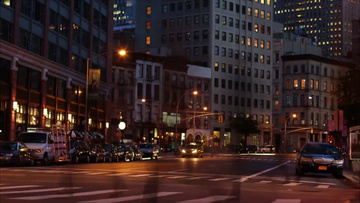 快速拍摄傍晚美国纽约交通枢纽十字路口车辆行人实拍视频素材