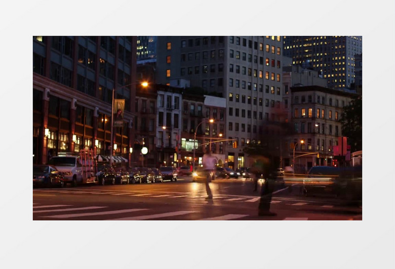 快速拍摄傍晚美国纽约交通枢纽十字路口车辆行人实拍视频素材