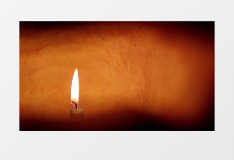 特写拍摄万圣节南瓜灯里的蜡烛燃烧实拍视频素材