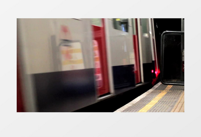 夜晚红色火车行驶轨道实拍视频素材