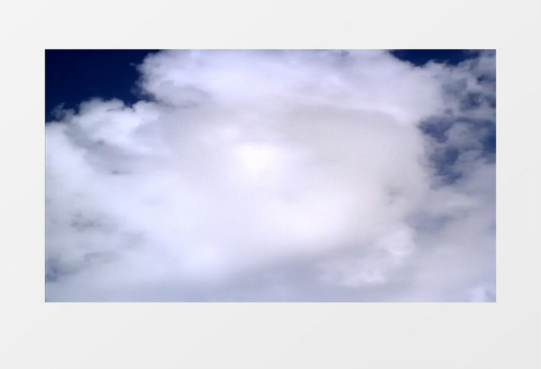 蓝天下缓缓飘动的白云背景视频素材