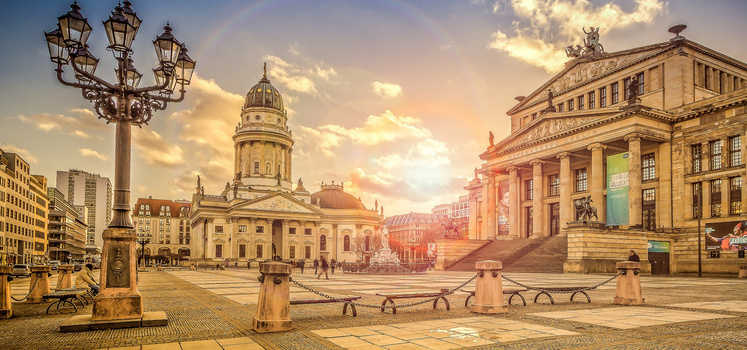 复古街道大气海报背景