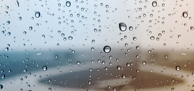 小雨滴背景图片大全 小雨滴背景素材下载 熊猫办公