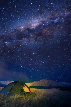 简约星空露营摄影合成背景图