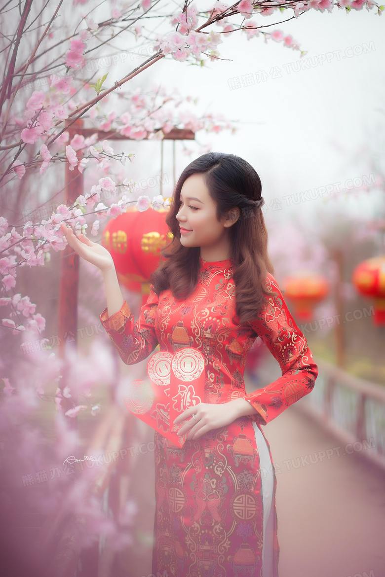 穿着旗袍的美丽的中国人图片