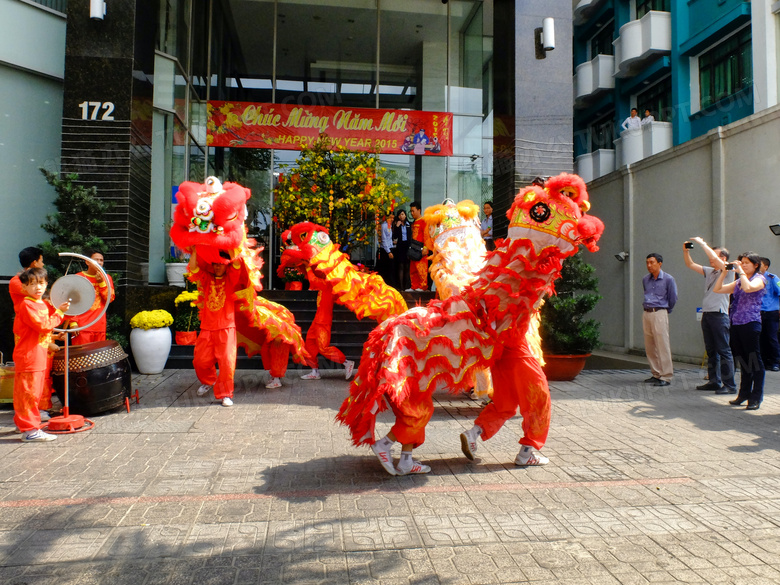 农历春节国外特色舞狮图片