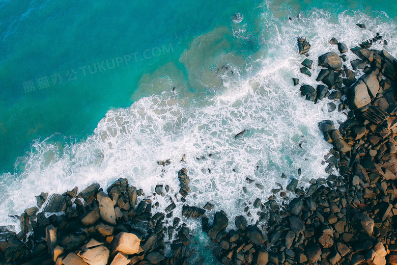 海浪拍击沙滩景色图片
