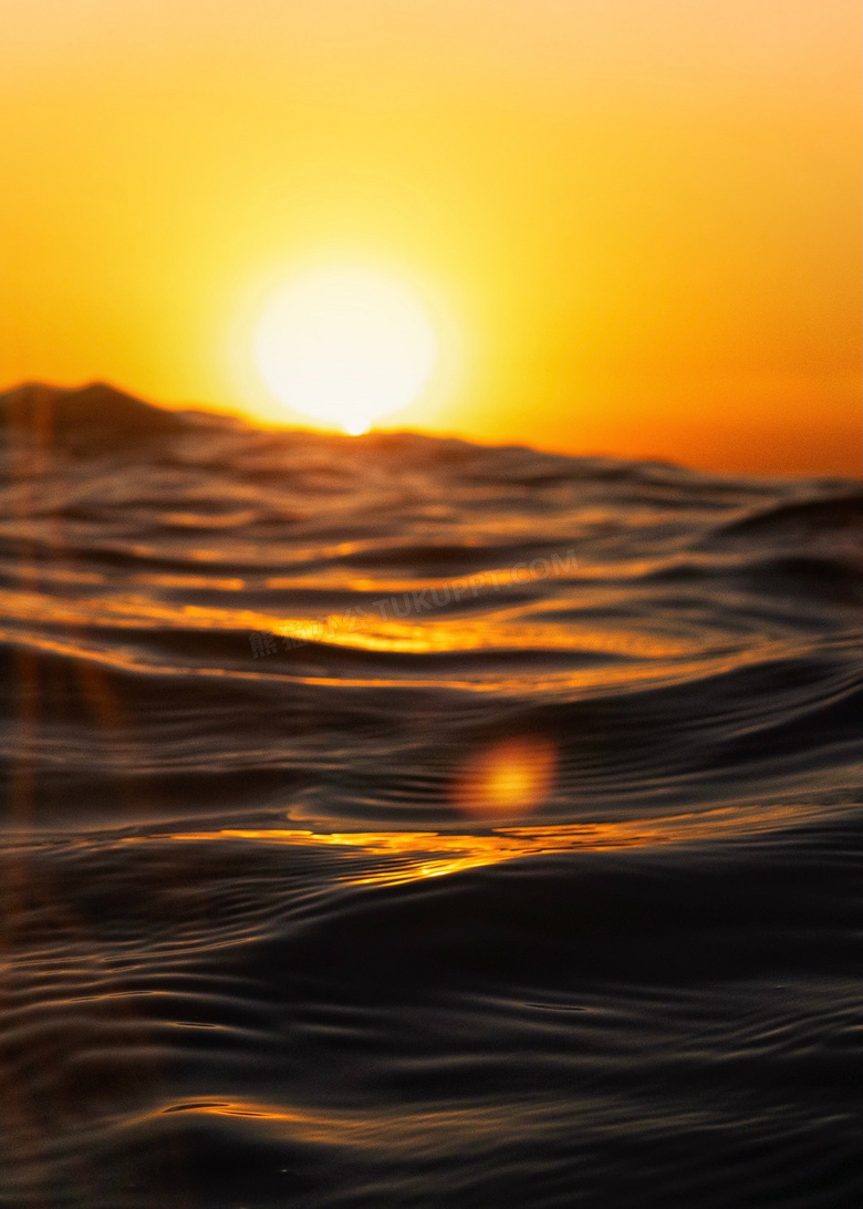 海平面日出图片