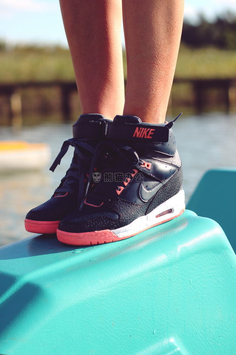 黑色 靴子 时尚