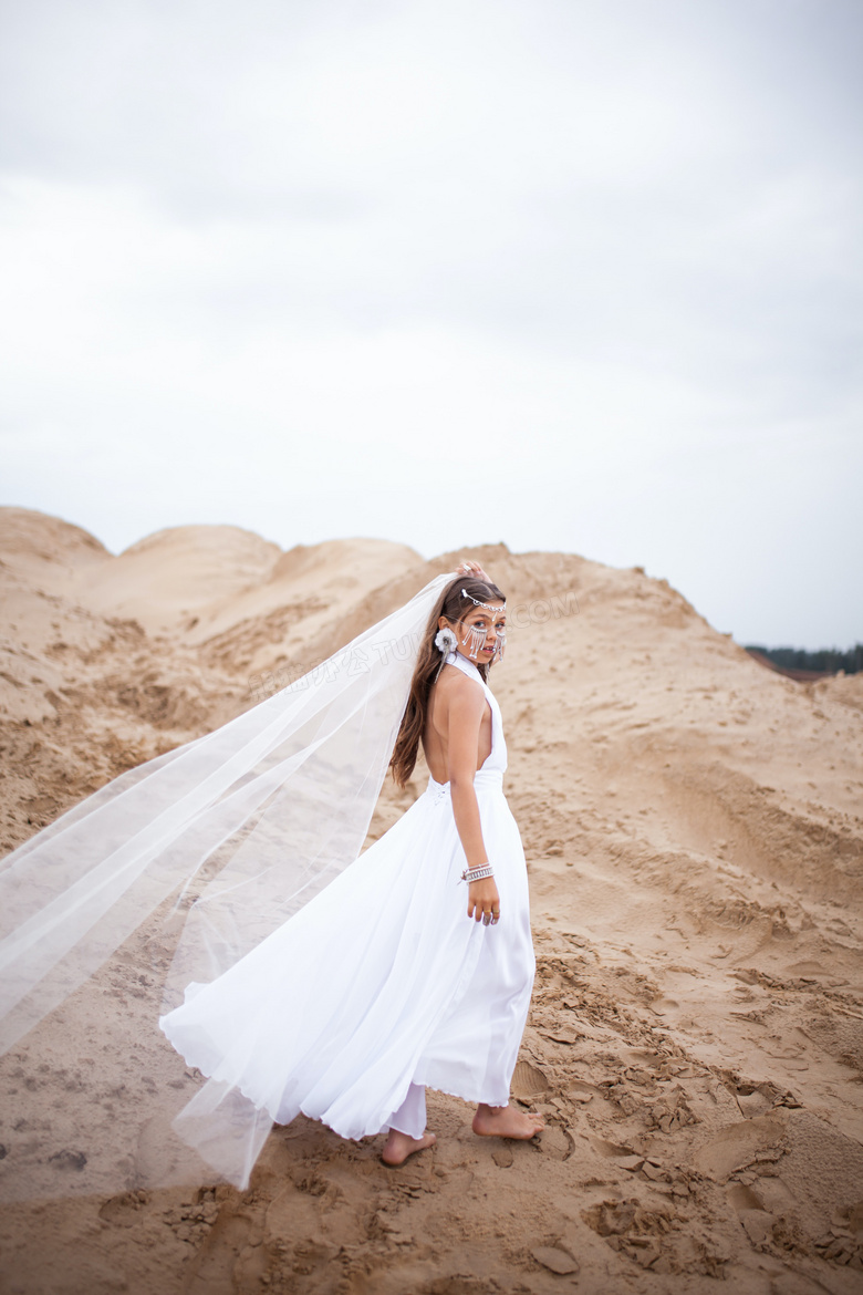 异域风情美女婚纱图片