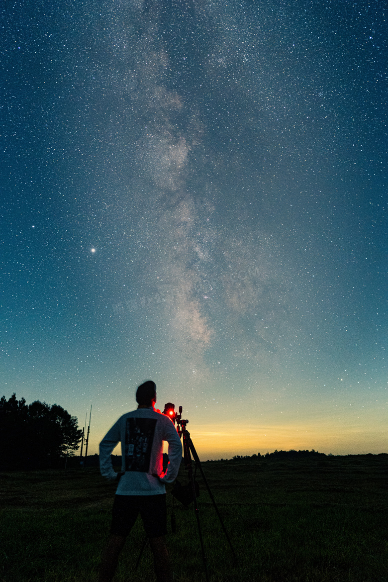 天文望远镜观察星空图片