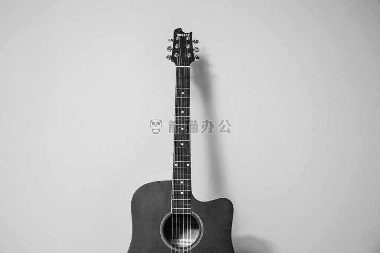 黑白 灰色 吉他