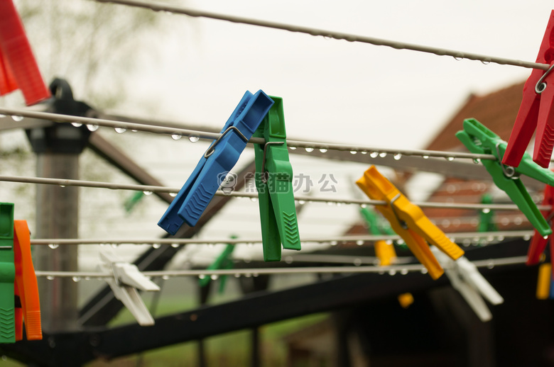 寒冷的 洗衣店 雨