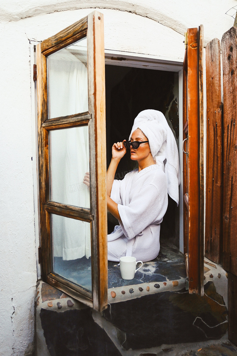 时尚浴袍美女人体秀图片