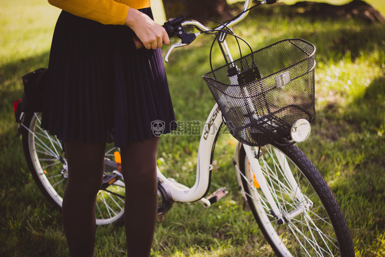 自行车 骑自行车的人 女性的
