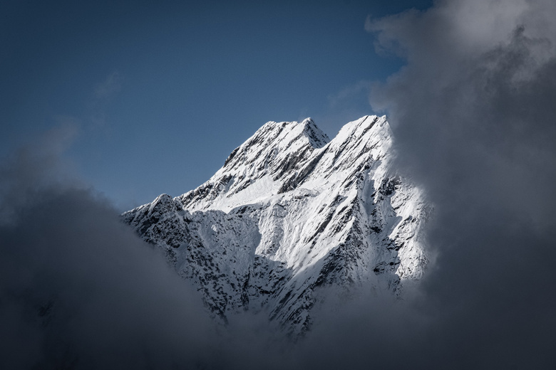 雪山山峰风景图片