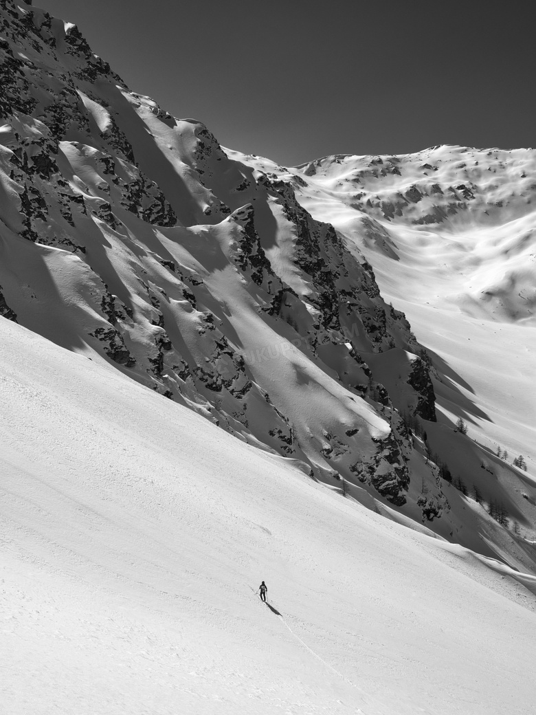 冬季雪山风景黑白图片