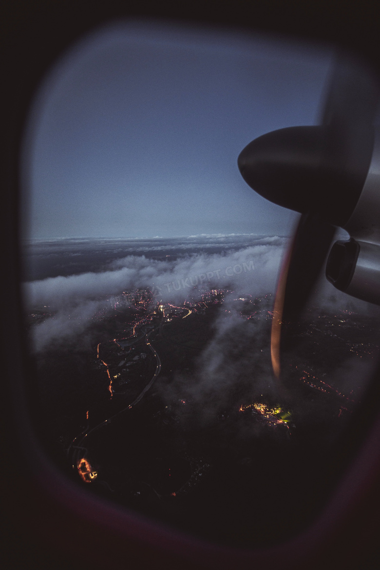 夜晚飞机窗外景色图片