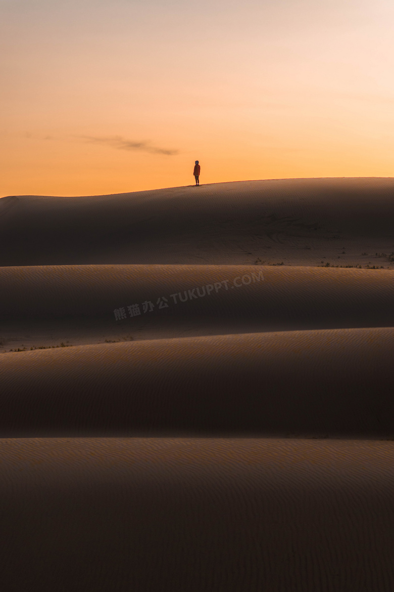 黄昏沙漠自然风景图片