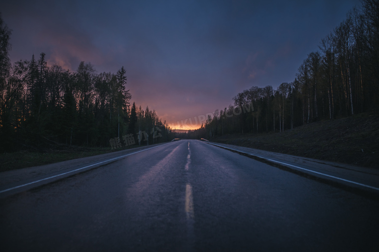 晨曦公路唯美风景图片