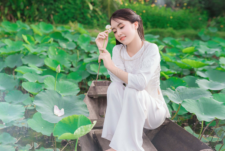 荷塘美女风景图片