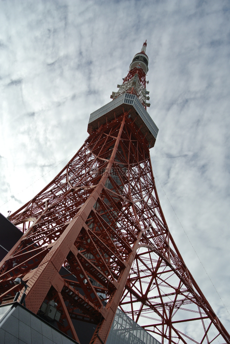 云 金属 天空