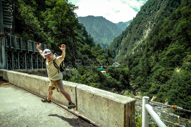 成人 冒险 日光