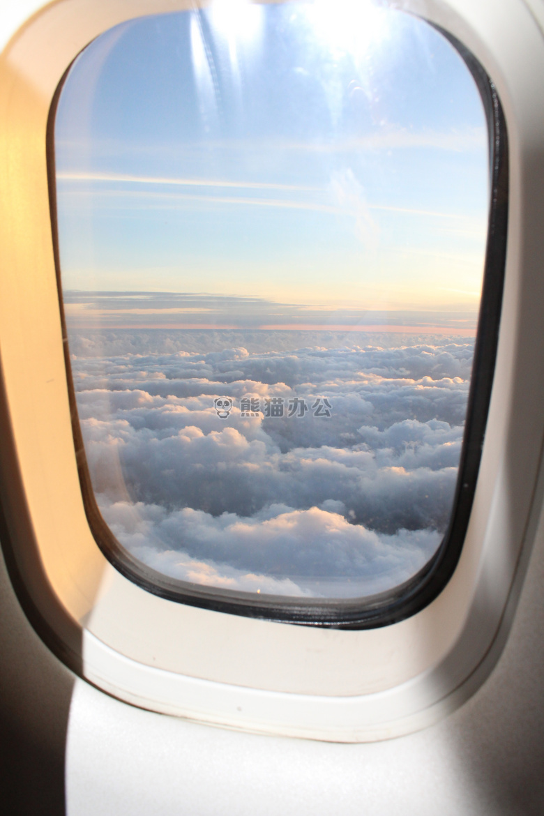 飞机 云 窗口