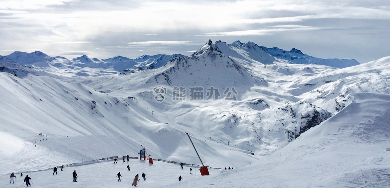 山 人 滑雪