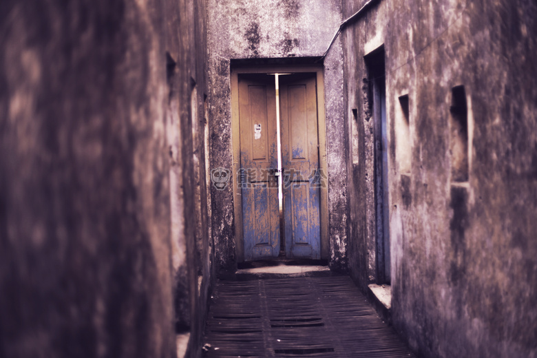 单独地 门 具有