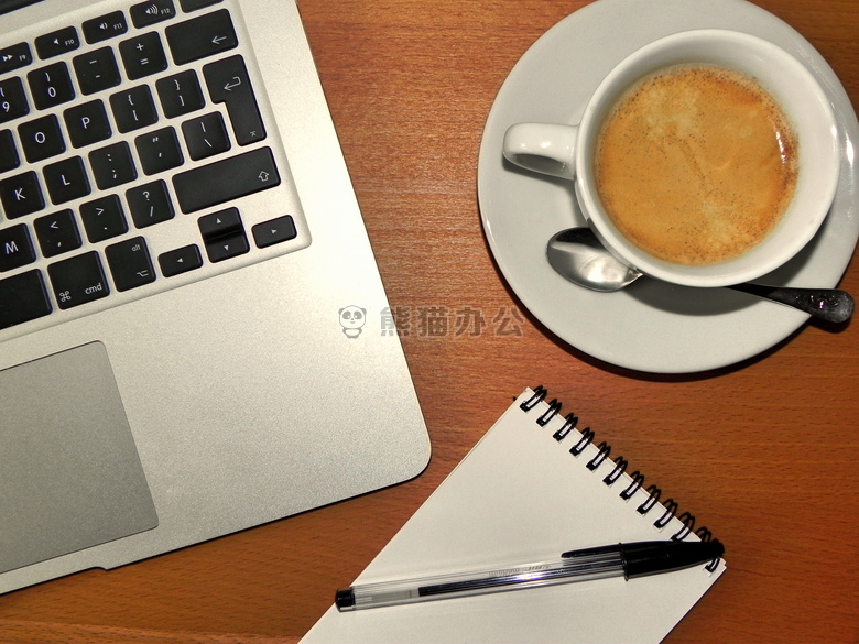 咖啡 书桌 笔记本电脑